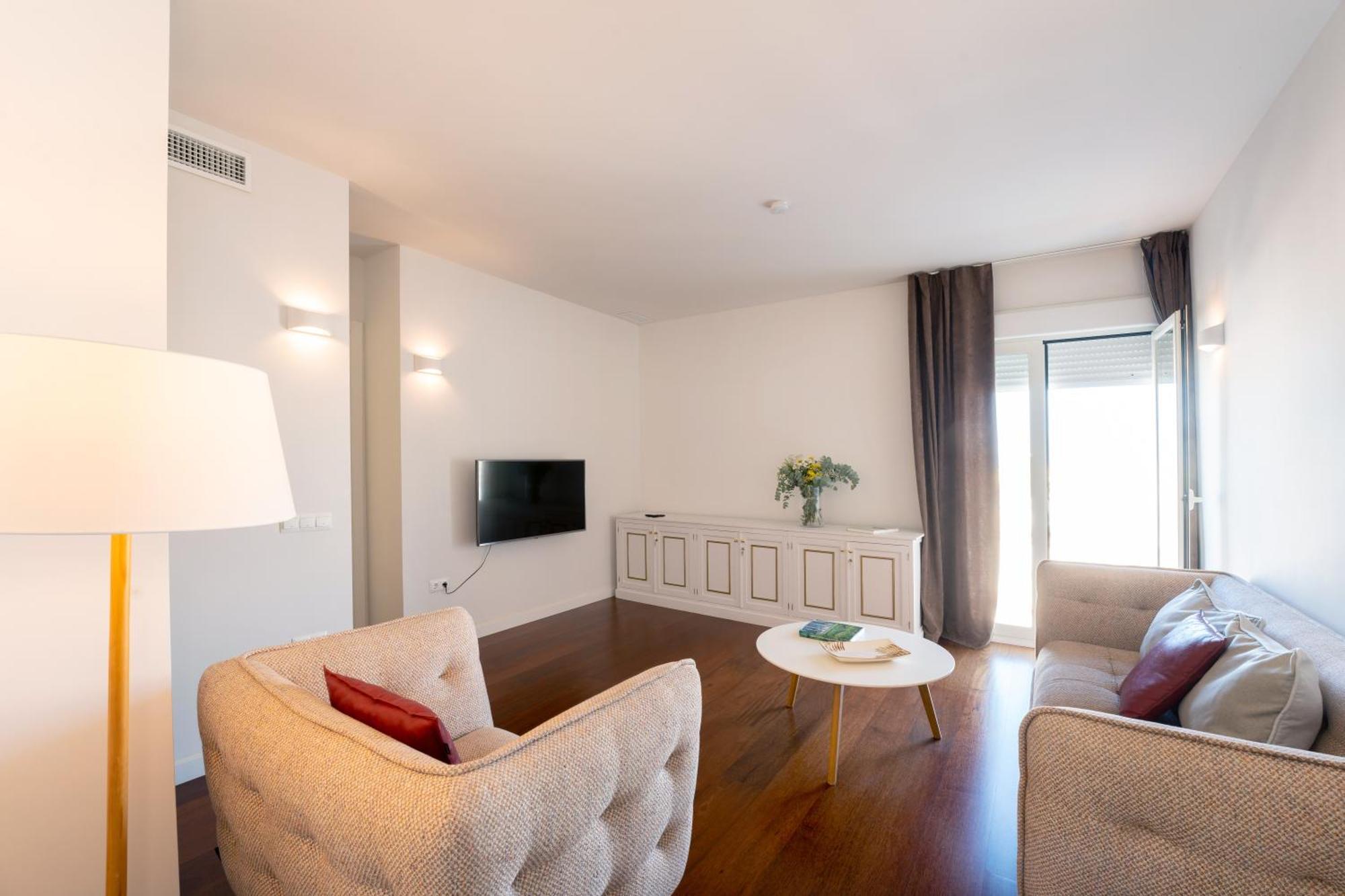 Plaza Mina - Adults Recommended By Luxury