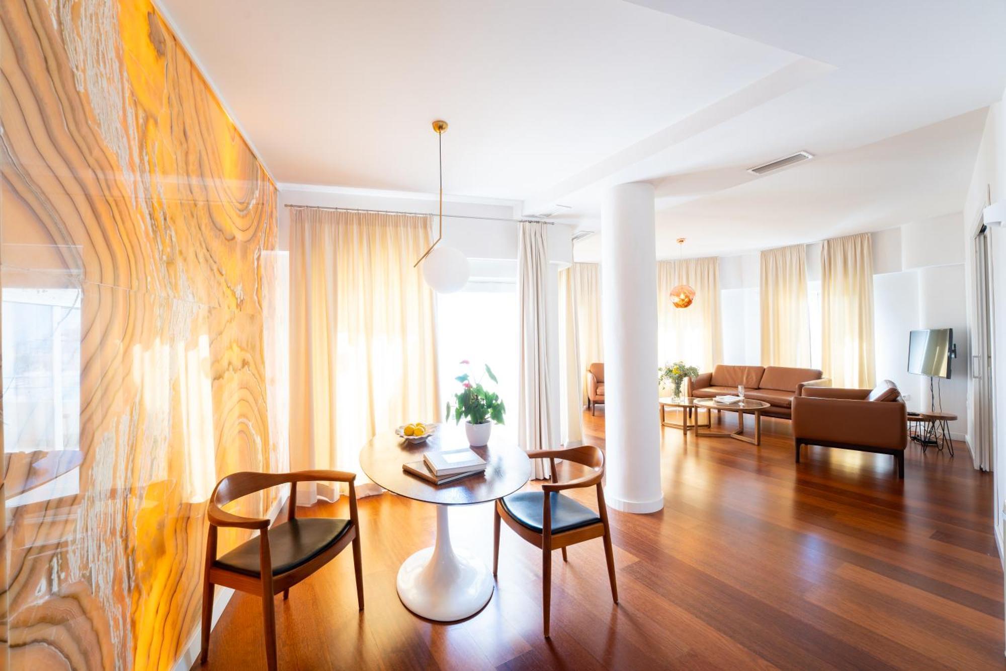 Plaza Mina - Adults Recommended By Luxury